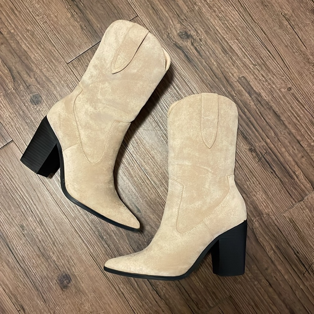 Western Style Boot - Picture 2 of 3
